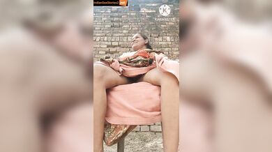 Poor aunty shows ass, chut and boobs for money