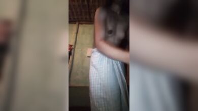 Assamese village bhabhi showing hairy pussy in video