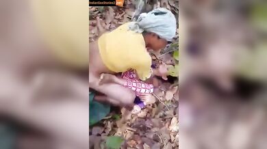 Assam girl from Bongaigaon pussy chudai in jungle