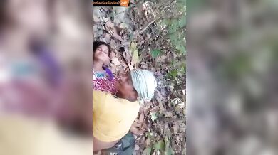 Assam girl from Bongaigaon pussy chudai in jungle