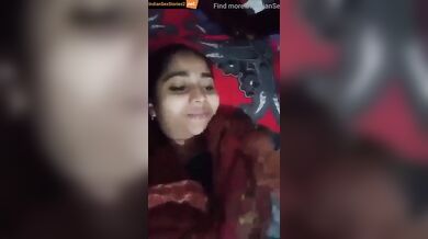Kamuk Indian muslim girl opened her juicy pussy in selfie