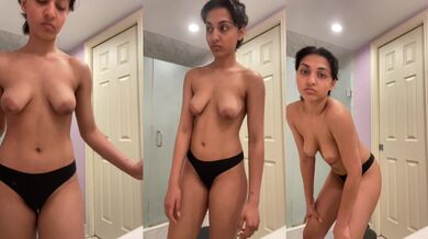 Saggy boobs Indian bhabhi ass dance in posh bathroom