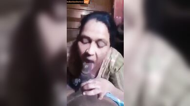 Desi aunty sucking and fucking scandal with secret lover