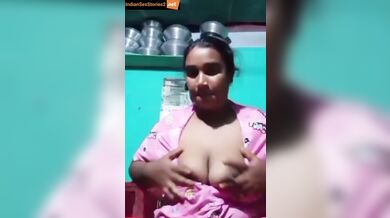 South karnataka hot bhabhi showing tanker boobs