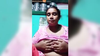 South karnataka hot bhabhi showing tanker boobs