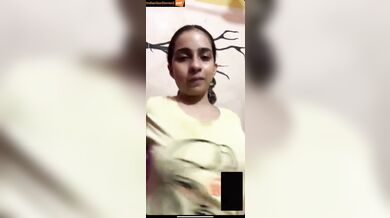 Bihari man sees NRI bhabhi chut fingering in sex chatting