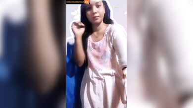 New camgirl babe shows desi hairy pussy