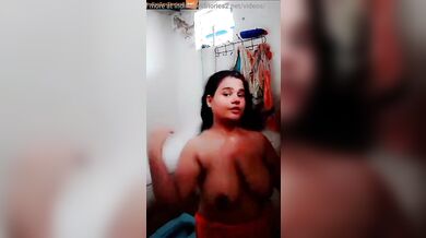 Big boobs oriya bhabhi nude xxx reel in bathroom