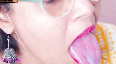 Hot Sona bhabhi blowjob with cumshot in mouth