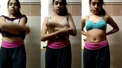 Jyoti from nagpur strips to show her hot marathi pussy