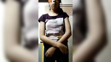 Jyoti from nagpur strips to show her hot marathi pussy