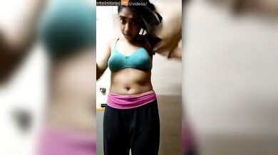 Jyoti from nagpur strips to show her hot marathi pussy