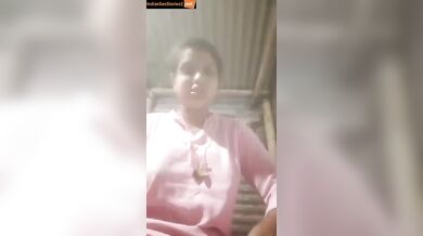 Cheating bengali bhabhi showing her busty boobs in video call