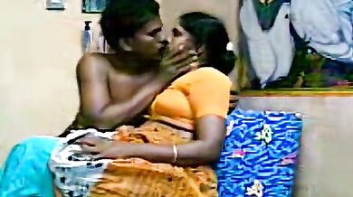 Mature tamil aunty fucked hard in her desi scandal video