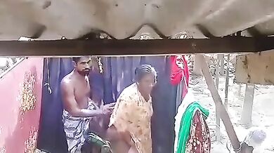 Big gaand muslim chachi fucked by bhatija in open bathroom