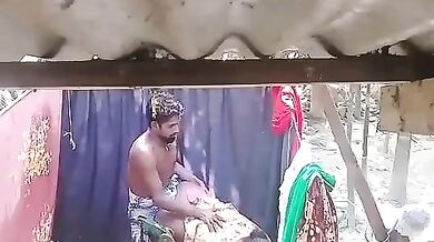 Big gaand muslim chachi fucked by bhatija in open bathroom