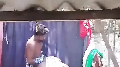 Big gaand muslim chachi fucked by bhatija in open bathroom