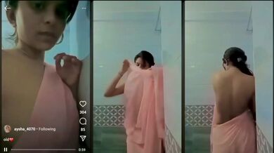 Hot Indian girl aysha showing her hot boobs