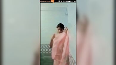 Hot Indian girl aysha showing her hot boobs