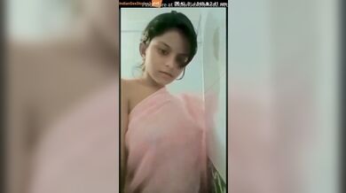 Hot Indian girl aysha showing her hot boobs