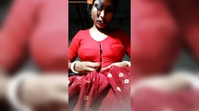 Hot oriya aunty big boobs pressing selfie