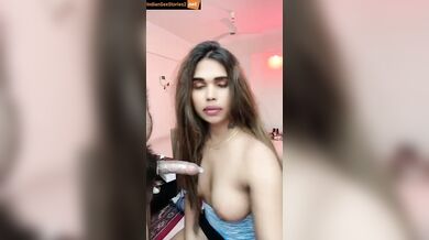 Bombay shemale roshni sucks hairy cock