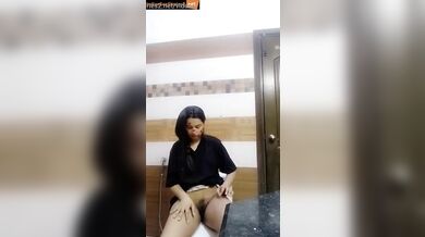 Hot tiktok girl pussy massage in bathroom (XXX reel)