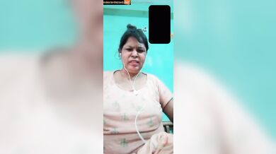 Bangla housewife mom showing pussy in nude chatting
