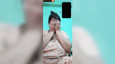 Bangla housewife mom showing pussy in nude chatting