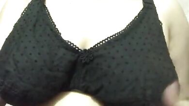 Delhi aunty showing tanker boobs in video call