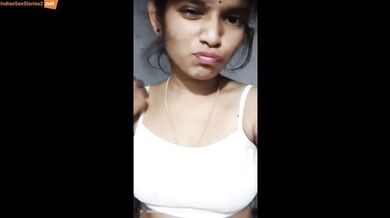 Naughty telugu bhabhi shows boobs in online video