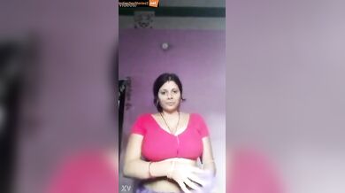 Mature Indian milf srips saree and fingers for her lover
