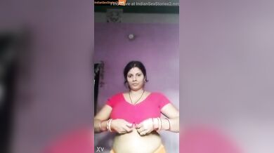 Mature Indian milf srips saree and fingers for her lover
