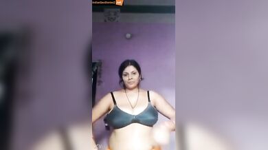 Mature Indian milf srips saree and fingers for her lover