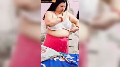 Indian busty mom hidden cam clothes change video