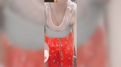 Big gaand bihari girl stripping in hot mms video