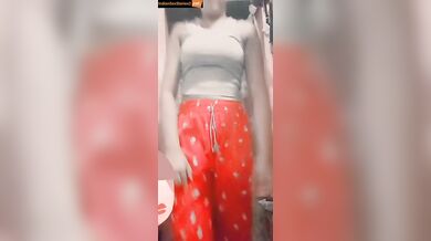 Big gaand bihari girl stripping in hot mms video