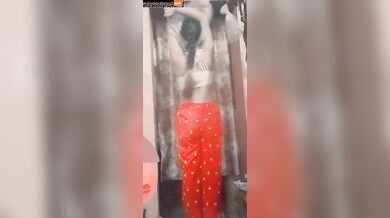 Big gaand bihari girl stripping in hot mms video