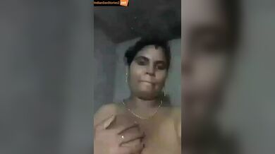 Bhojpuri aunty showing her football boobs in video call