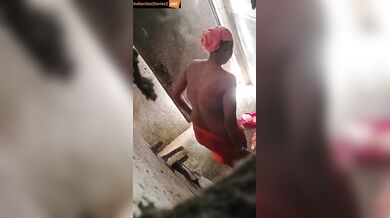 Desi boy watched and recorded nude chachi in bathroom mms