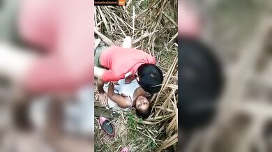 Desi girlfriend sharing in xxx jungle video