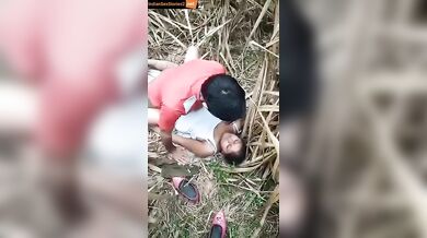 Desi girlfriend sharing in xxx jungle video