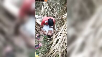 Desi girlfriend sharing in xxx jungle video