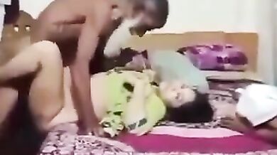 Budha uncle fucking desi randi as his friends watched