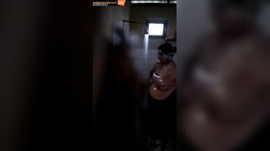 Hidden cam nude capture of aunty bathing