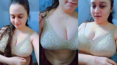 Married punjabi bhabhi showing juicy big boobs in nude selfie