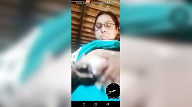 Gujarati aunty showing melon boobs in whatsapp call