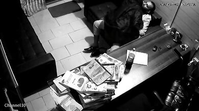 Muslim hotel owner fucking big ass bhabhi in leaked cctv video (update)