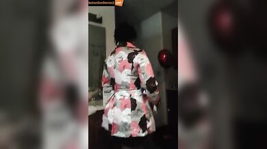 Horny tamil nri bhabhi sucks white dick