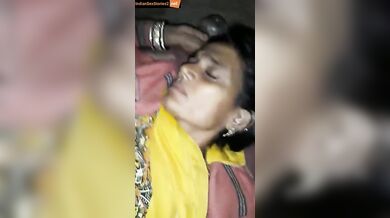 Rajasthani mature aunty taking young cock